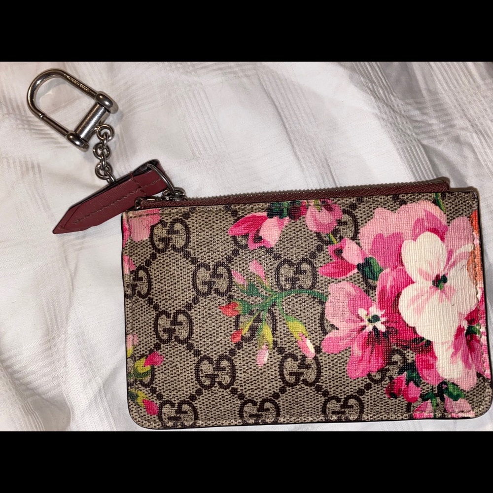 GUCCI GG Coated Canvas Supreme Blooms Key Pouch